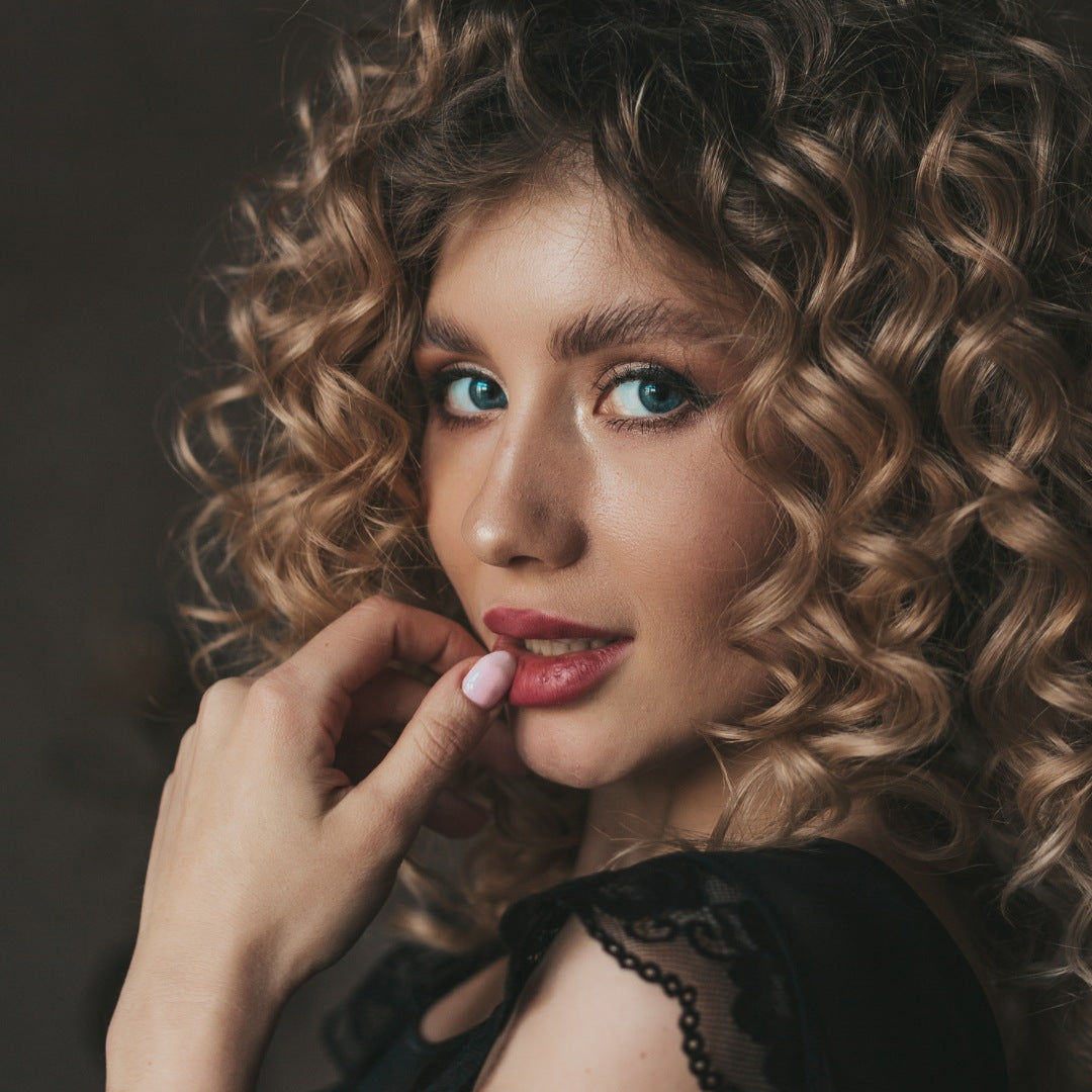 capelli ricci lunghi: come prendersene cura