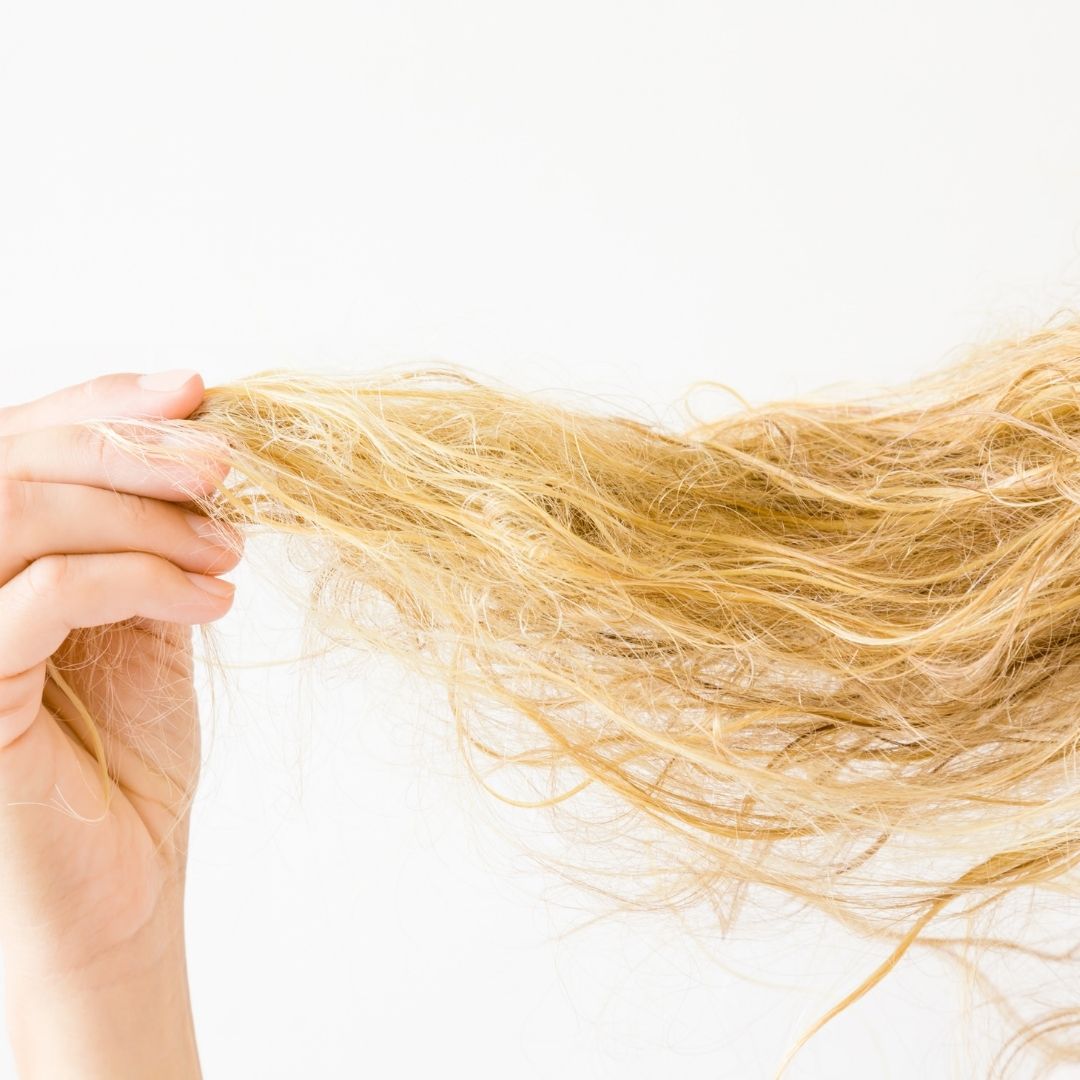 Come curare i capelli crespi