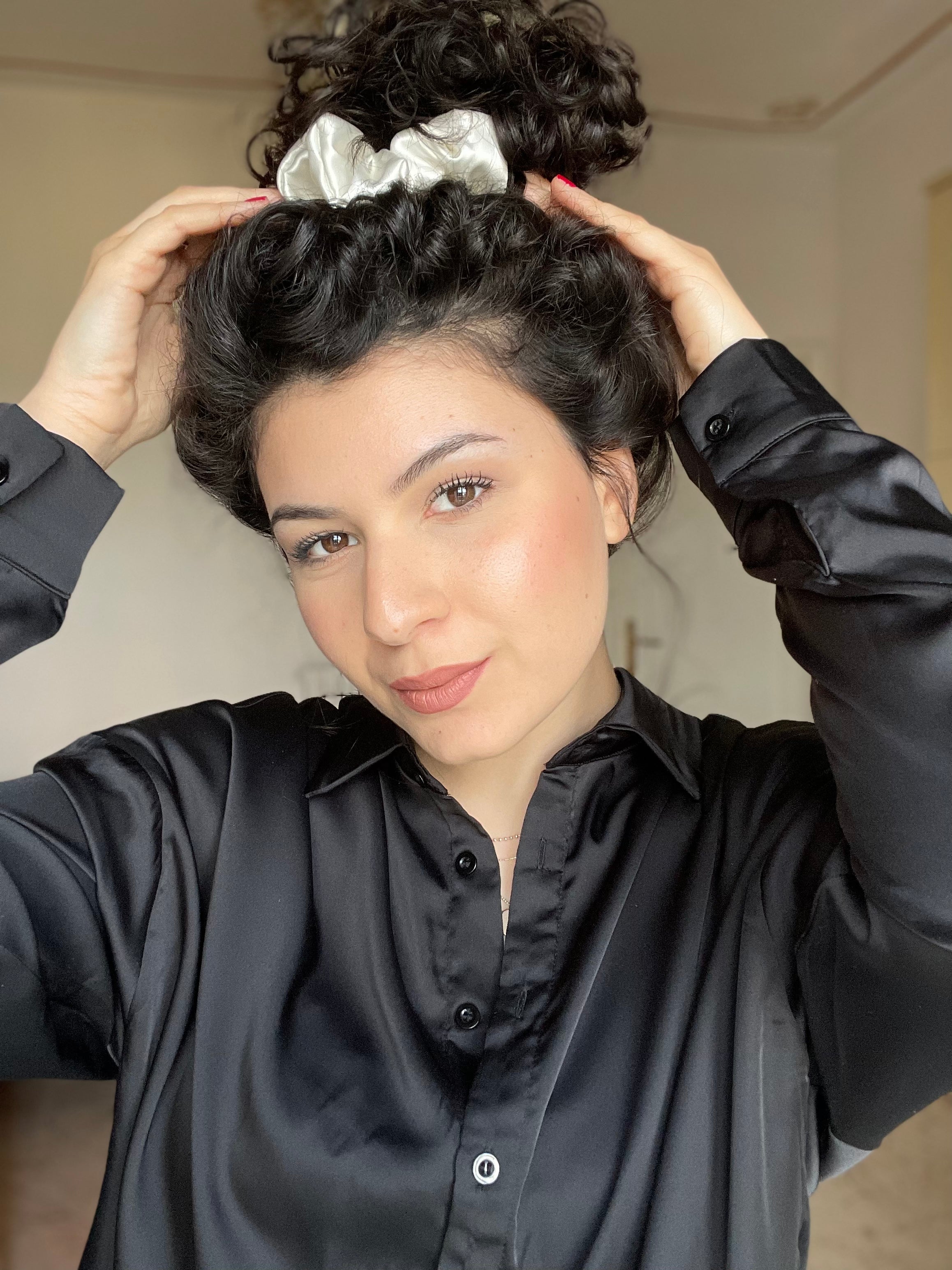 capelli ricci raccolti