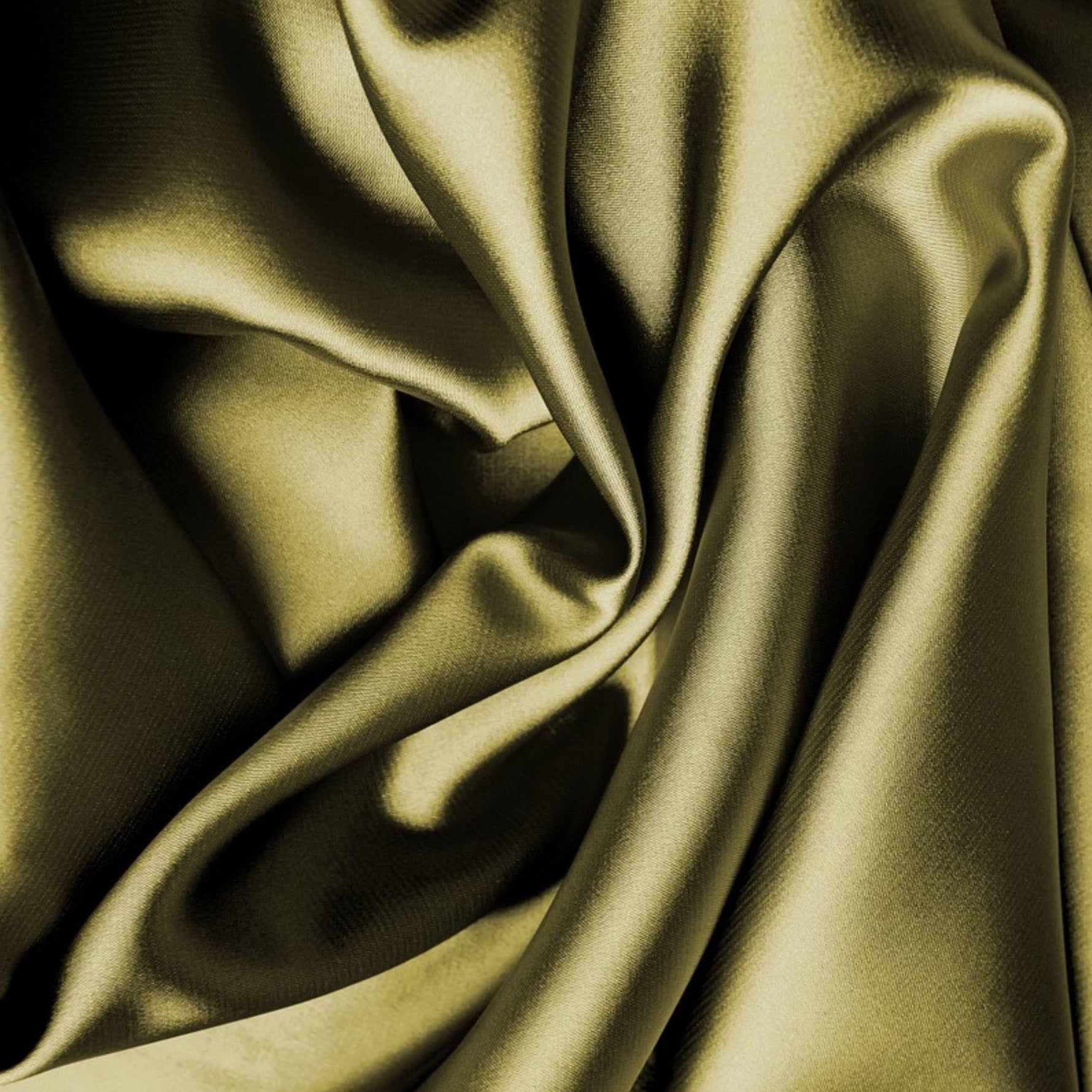 Come lavare la seta? La seta è il tessuto più pregiato che esiste ma va trattato e lavato con attenzione. Scopri come fare.