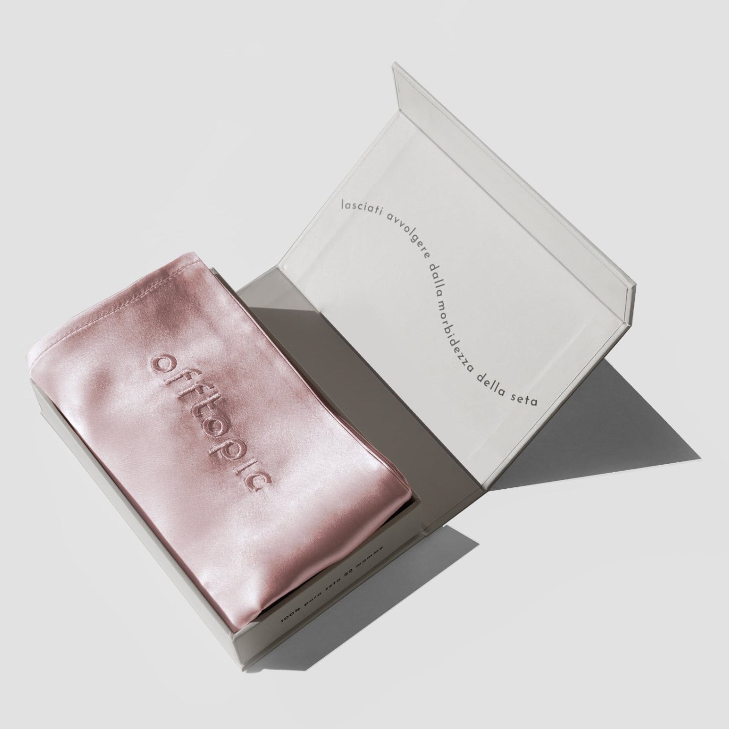 Federa di seta rosa per capelli sani e luminosi. Packaging elegante perfetto come idea regalo