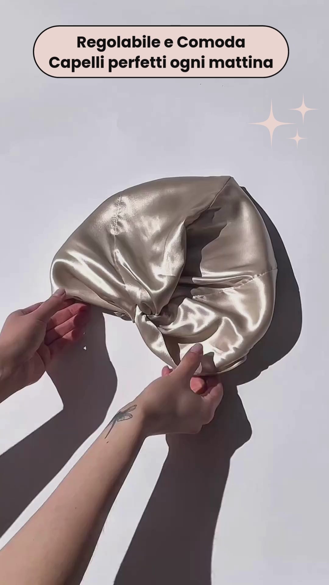 video mostra dettagli cuffia notte regolabile con cordini ed elastico