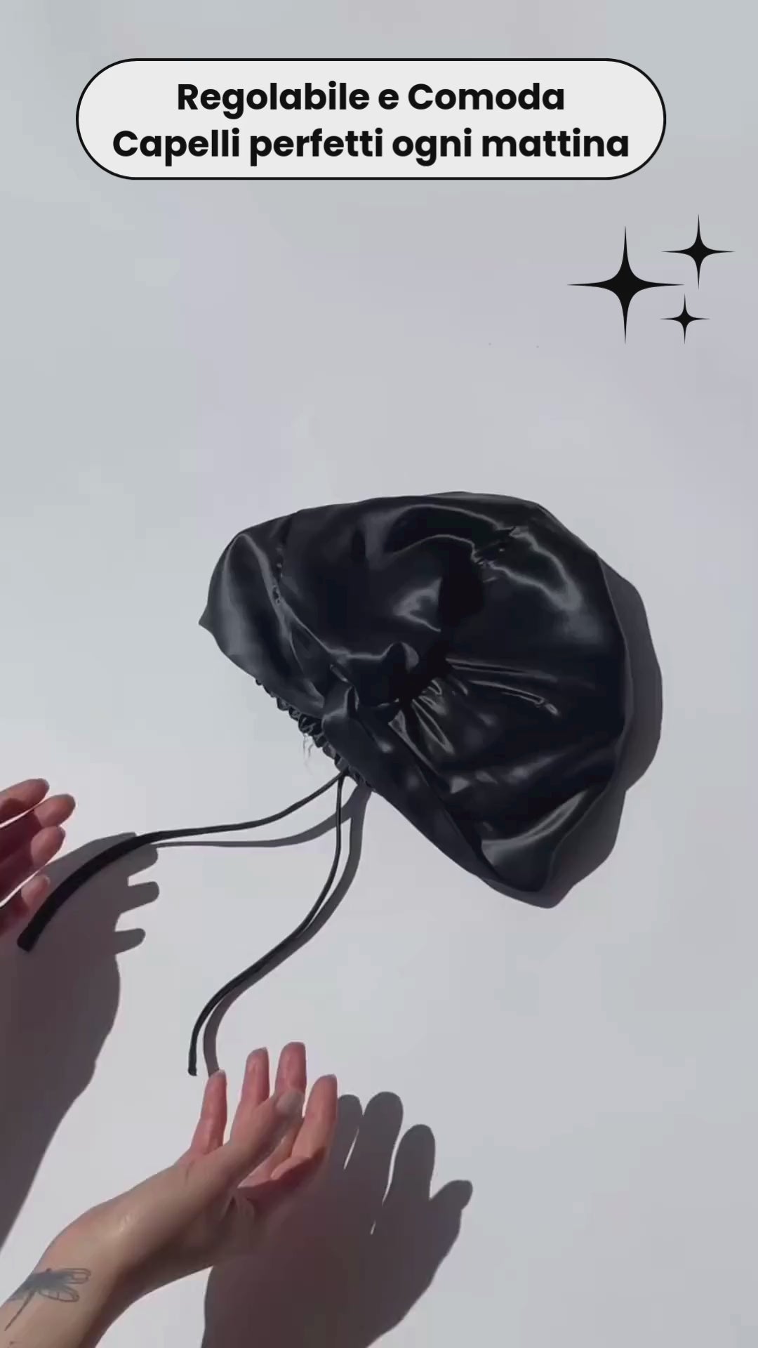 video mostra cuffia notte in seta nera per capelli ricci perfetti al mattino