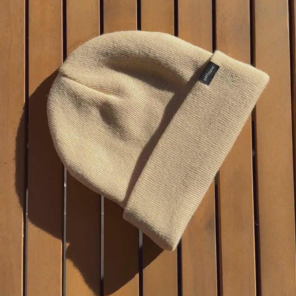 video cappello invernale con interno in seta colore sabbia