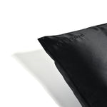 federa di seta nera dettaglio logo personalizzato